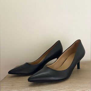 Naturalizer Everly Black Leather Pumps